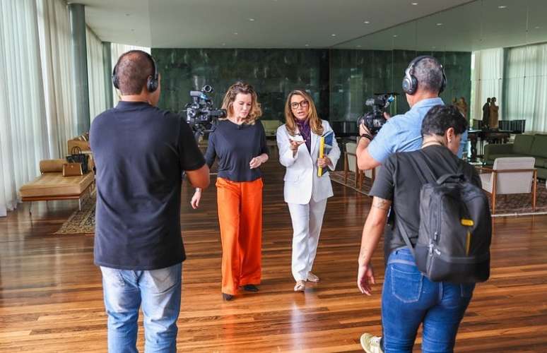 A esposa de Lula, Janja da Silva, abriu as portas do Palácio da Alvorada para Natuza Nery e sua equipe