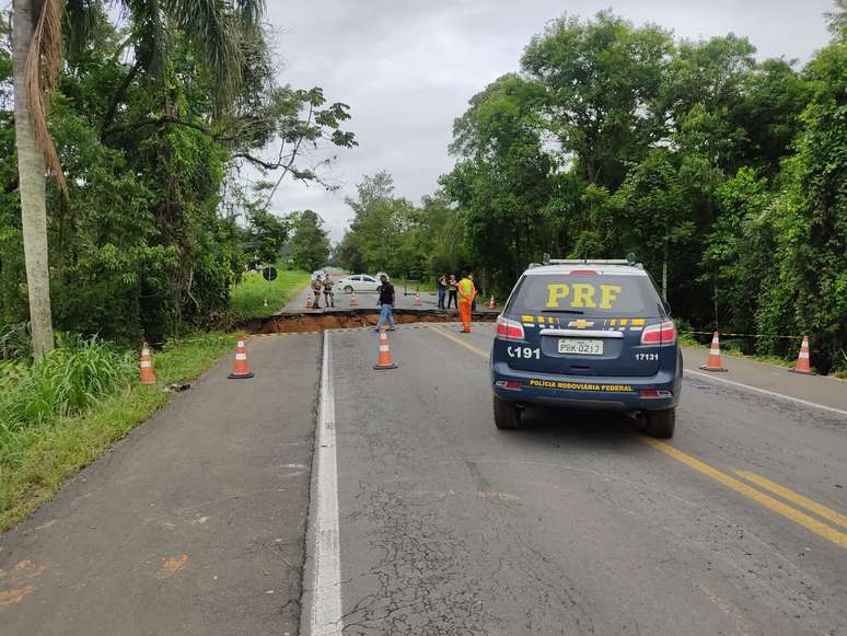 PRF atua em rodovia bloqueada