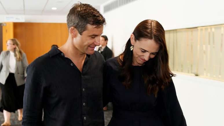 Ardern disse que estava ansiosa para finalmente se casar com seu parceiro Clarke Gayford