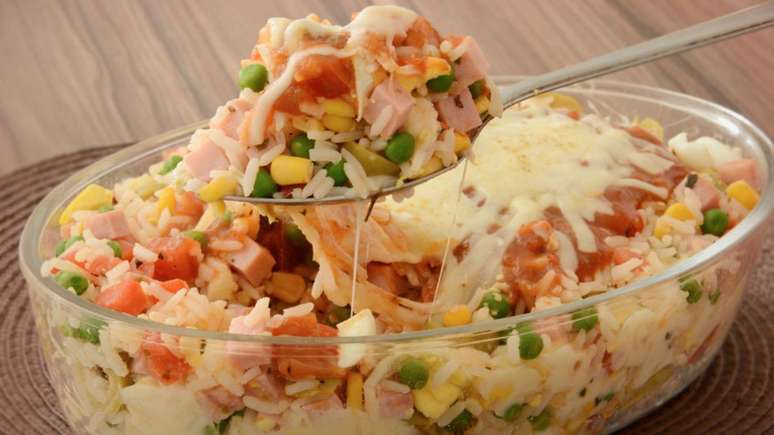 Arroz de forno colorido &ndash; Foto: Guia da Cozinha