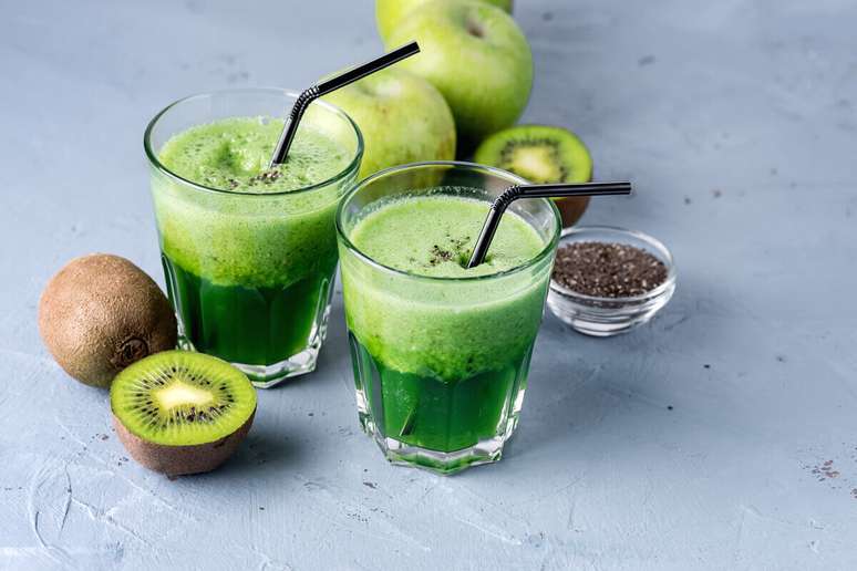 Suco de kiwi com maçã verde