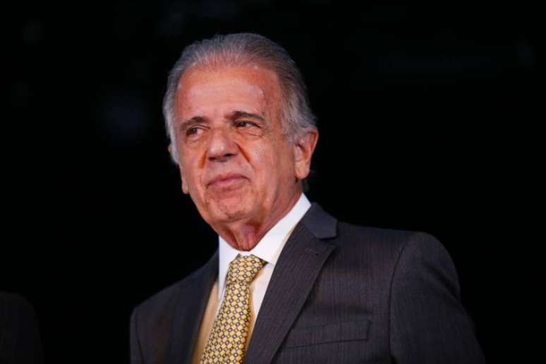 O ministro da Defesa, José Múcio, passou a sofrer pressão de petistas para ser mais 'agressivo' contra bolsonaristas acampados em quartéis.