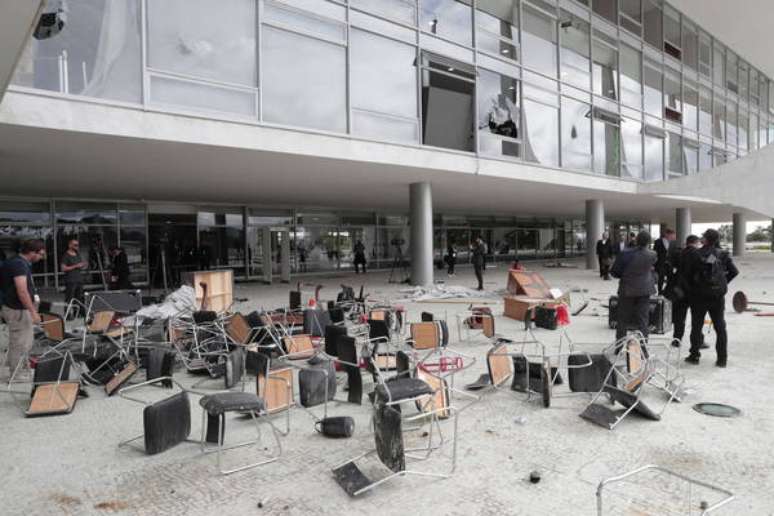 Insurreição deixou um rastro de destruição nos prédios da Praça dos Três Poderes