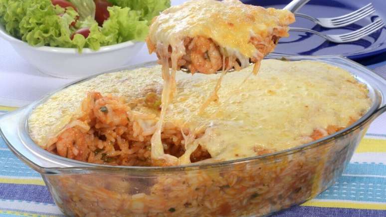 Arroz de forno com camarão e legumes- Foto: Guia da Cozinha