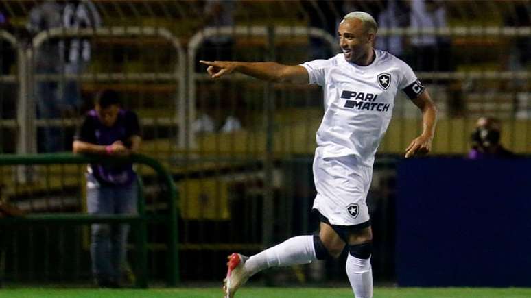 Marçal celebra um dos gols alvinegros na vitória desta quinta-feira (Vítor Silva/Botafogo