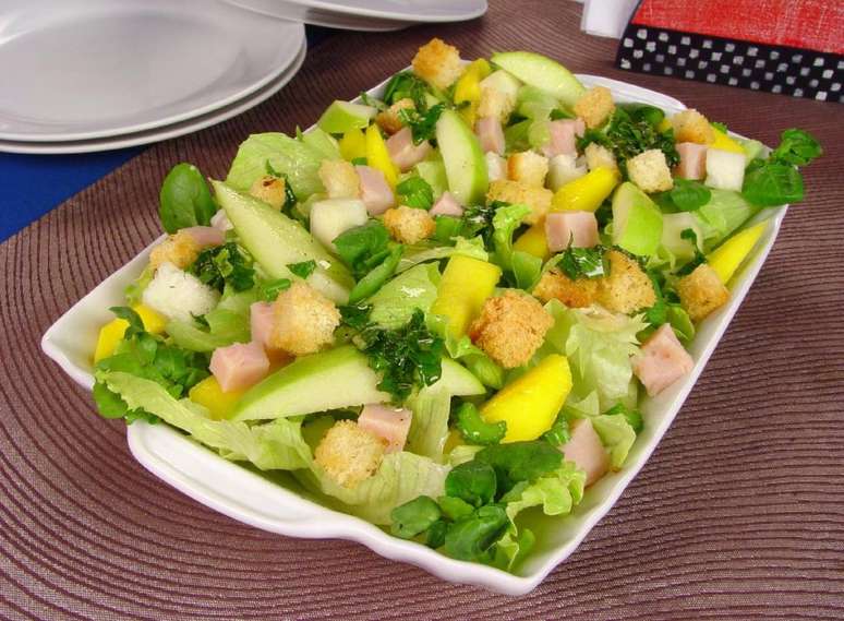 Salada Califórnia refrescante – Foto: Guia da Cozinha