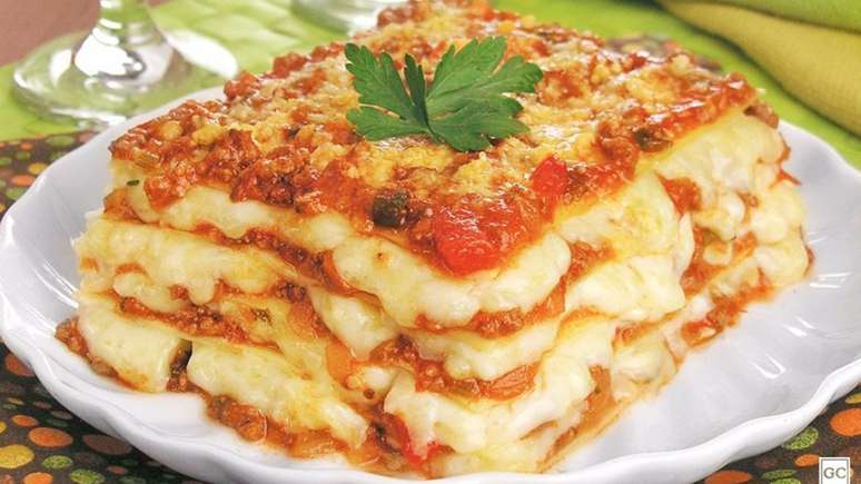 Lasanha &agrave; bolonhesa e aos 4 queijos &ndash; Foto: Guia da Cozinha