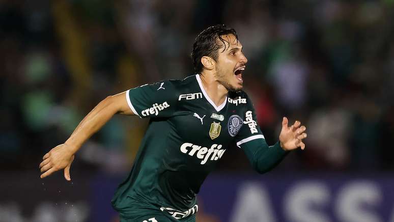 Veiga comemora golaço, mas ressalta desempenho do Palmeiras: 