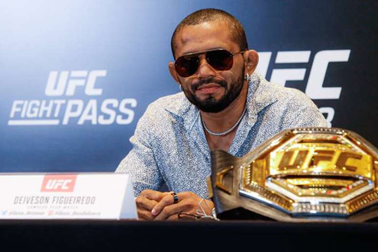 Deiveson Figueiredo defende o cintur&atilde;o do UFC contra Brandon Moreno neste s&aacute;bado.