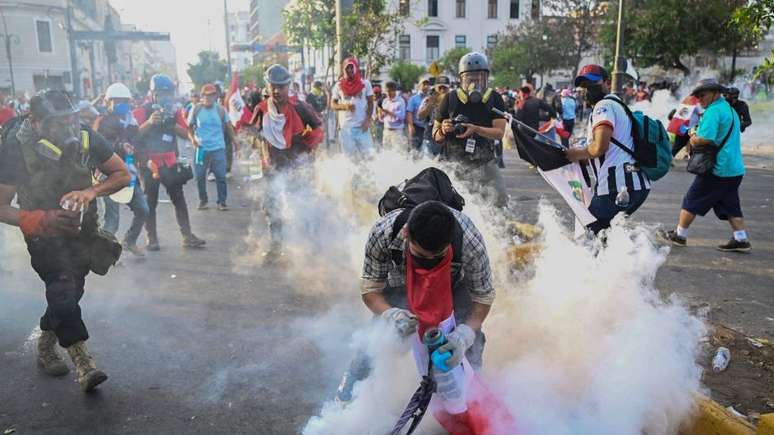 Em Lima, foram registradas cenas de caos como esta na tarde de quinta-feira (19/01)