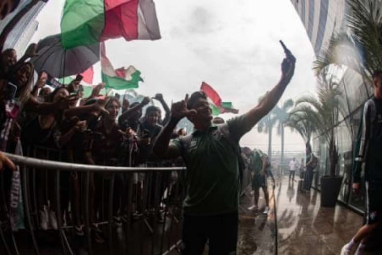 Fluminense foi recebido com festa em Vitória (Foto: Marcelo Gonçalves / Fluminense)