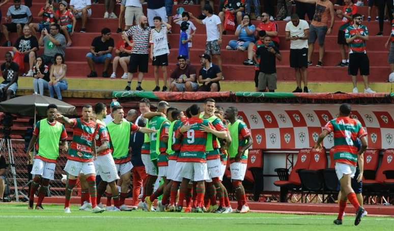 Jogadores da Portuguesa comemorando gol (Foto: Divulgação/Portuguesa)