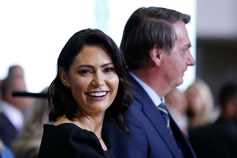 Notas fiscais revelam viagens de Michelle Bolsonaro, Carlos e Jair Renan