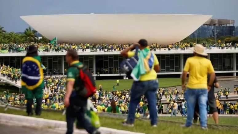 Bolsonaristas invadiram e depredaram o Congresso Nacional