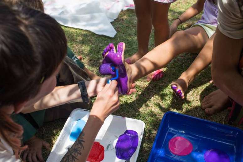 'M&uacute;sica, dan&ccedil;a, interpreta&ccedil;&atilde;o e artes pl&aacute;sticas fazem parte desse leque que comp&otilde;e as nossas ferramentas para ensinar', explica Bel Mucci, s&oacute;cia-fundadora do Circo Zanni