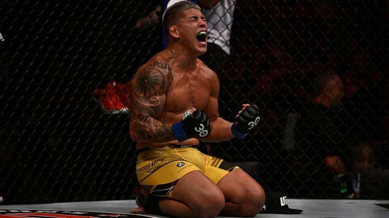 Brunno Ferreira, o 'Hulk', venceu Gregory 'Robocop' neste sábado (Mauro Pimentel/AFP)