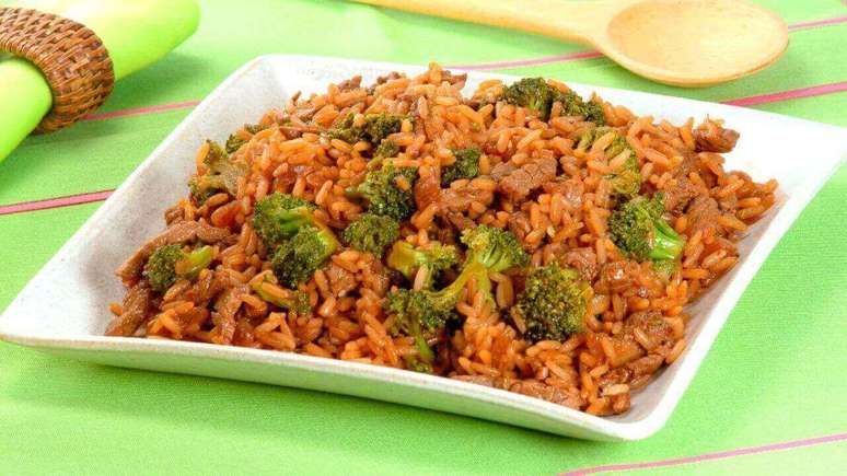 Arroz &agrave; chop suey &ndash; Foto: Guia da Cozinha
