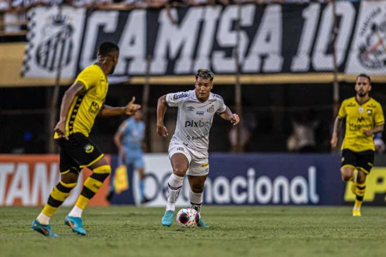 O Santos apenas empatou com o São Bernardo no Paulistão.