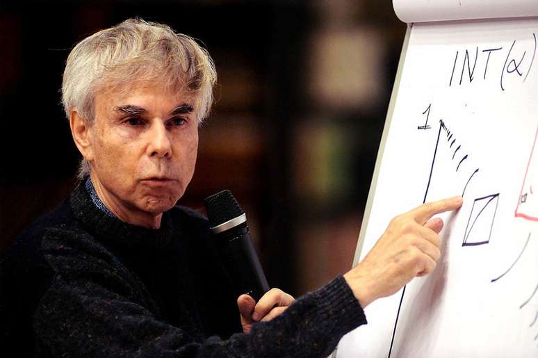 Douglas Hofstadter é escritor e reconhecido cientista cognitivo norte-americano