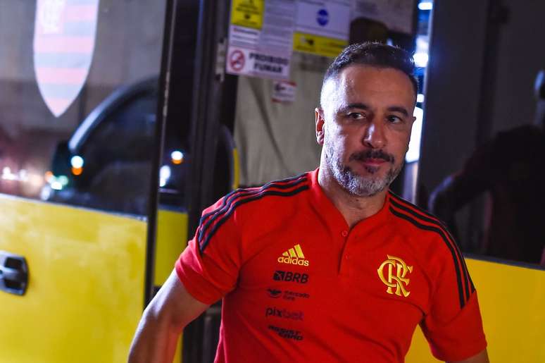 Vítor Pereira afirma que vai poupar titulares no confronto entre Flamengo e Bangu