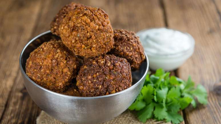 Guia da Cozinha - Falafel assado: receita descomplicada para a sua Segunda Sem Carne