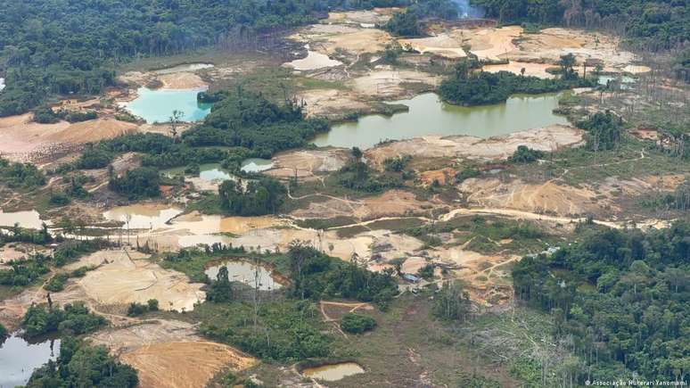 Consequências do garimpo em um rio da TI Yanomami