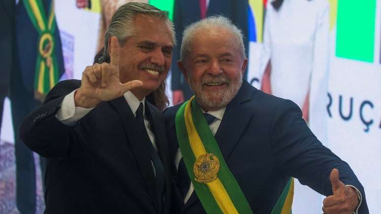 Presidente argentino na posse de Lula: país vizinho é o principal destino de produtos industriais do Brasil