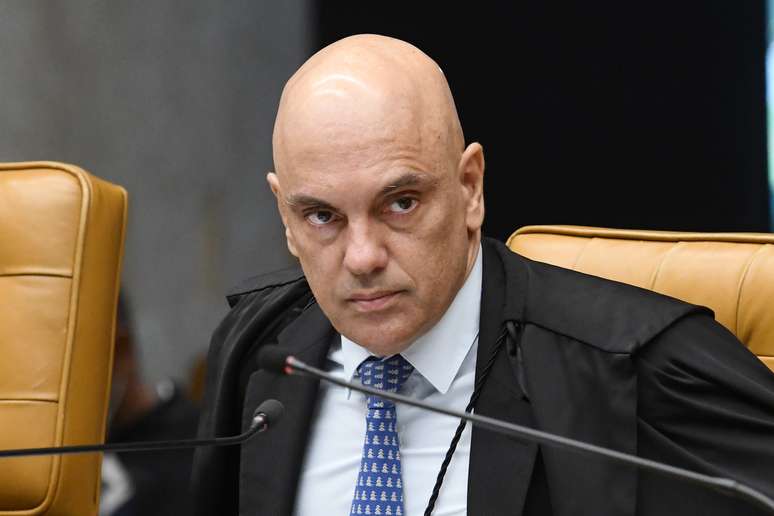 Moraes pede à PGR suspensão da posse de deputados envolvidos nos atos do dia 8