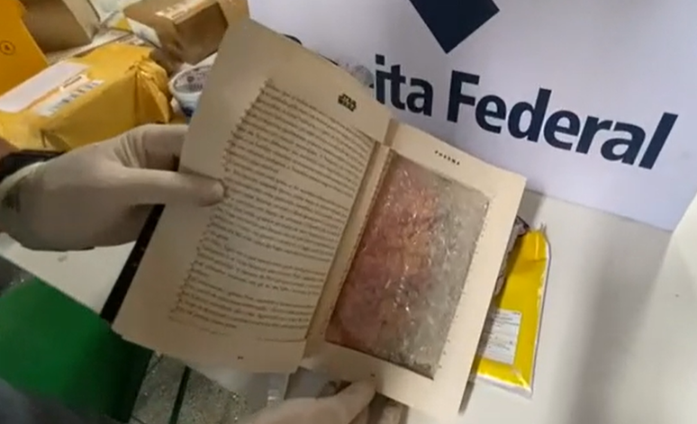 Entorpecentes tamb&eacute;m foram encontrados em livro