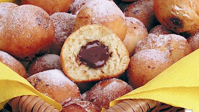 Bolinho de chuva com chocolate – Foto: Guia da Cozinha