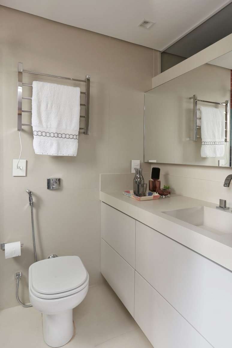 45. Lavabo moderno com revestimento cor areia &ndash; Foto Quattrino Arquitetura