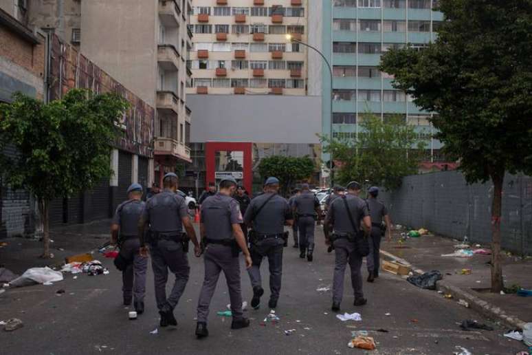Policiais percorrem área da Cracolândia, no centro de São Paulo, após operação