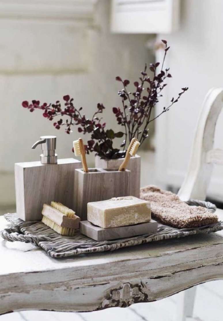 51. Lavabo moderno decorado com flores e kit de banheiro &ndash; Foto Decor Facil