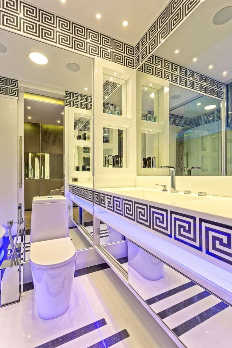 34. Lavabo moderno com azulejo decorativo geometrico &ndash; Foto Iara Kilaris
