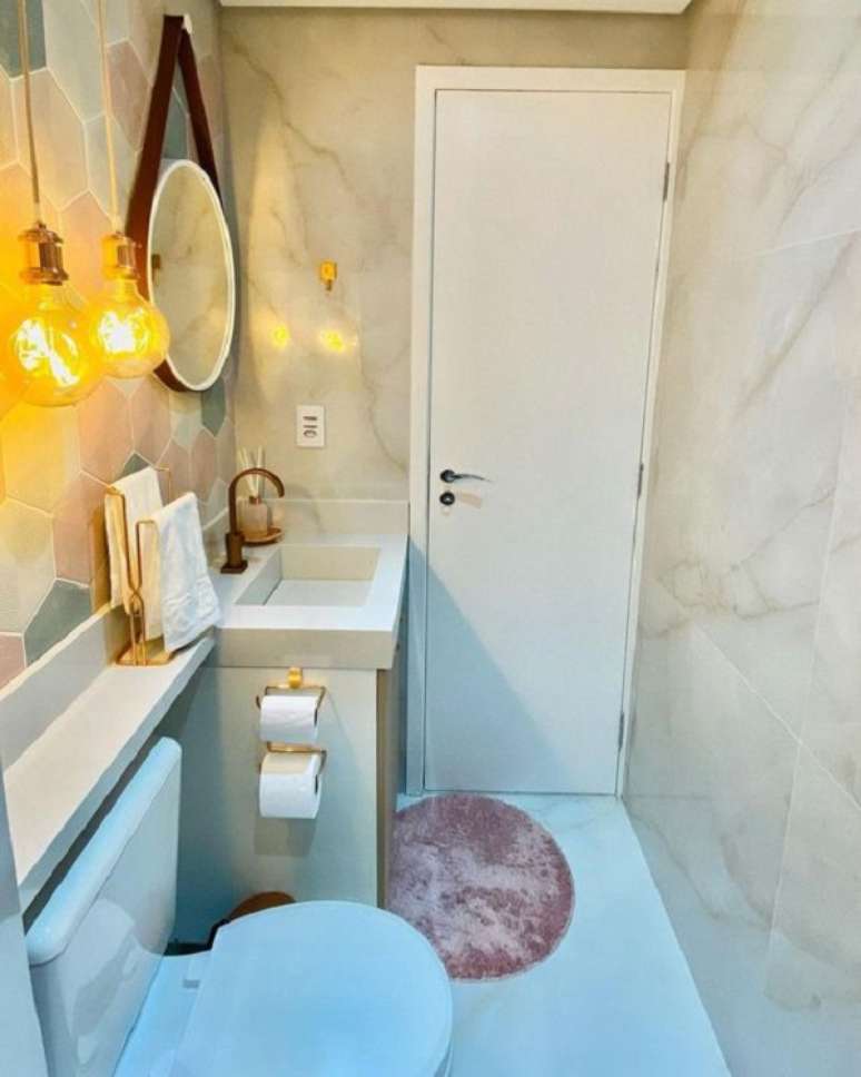 10. Acess&oacute;rios para lavabo moderno em tons de gold moderno &ndash; Foto Tua Casa