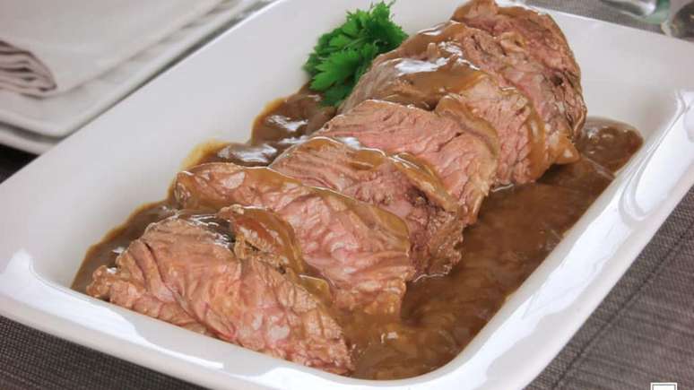 Flank steak with garlic and shown – Photo: Guia da Cozinha