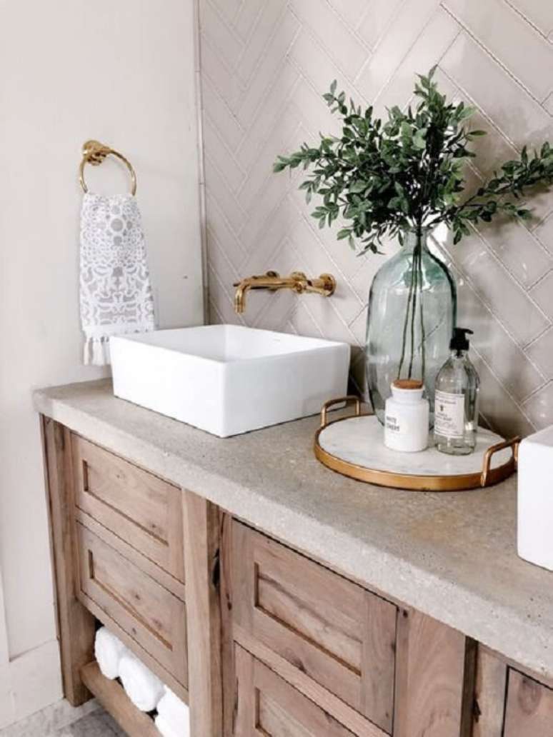 31. Lavabo moderno com arm&aacute;rio de madeira e decora&ccedil;&atilde;o clean &ndash; Foto Amazon