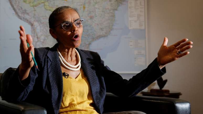 Imagem mostra Marina Silva em entrevista à AFP.