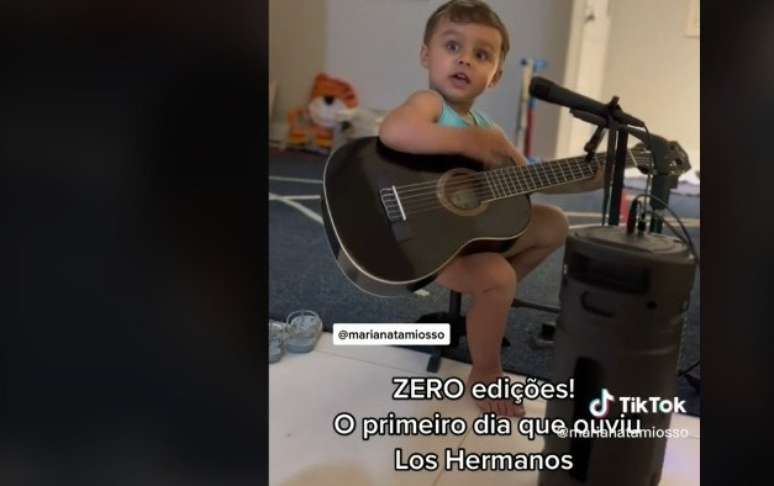 VÍDEO: Menino de oito anos chama a atenção tocando sucessos da