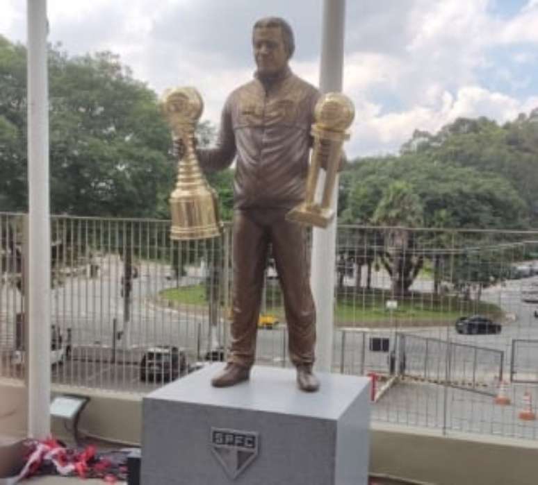 Telê Santana recebe homenagem no Morumbi (Foto: Reprodução)