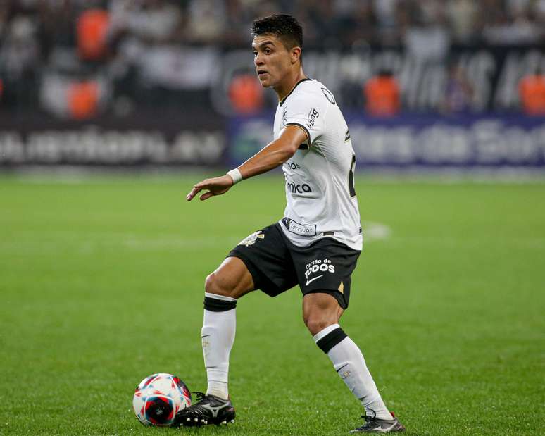 Elogiado por Lázaro, Roni analisa início de temporada no Corinthians e rasga elogios a Giuliano: 