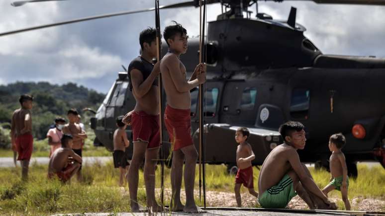 Imagem mostra jovens do povo Yanomami em Roraima.