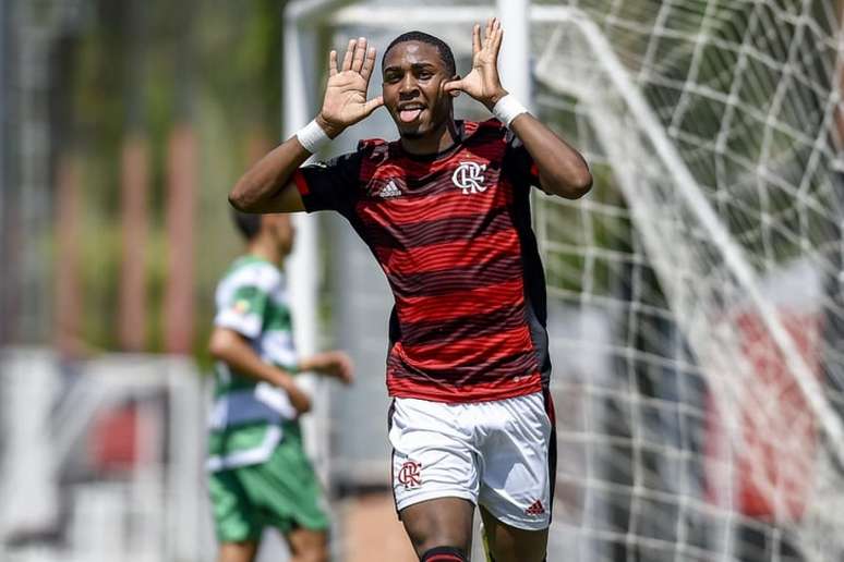 Imprensa internacional repercute feito de Lorran, do Flamengo: Destronou Vini Jr