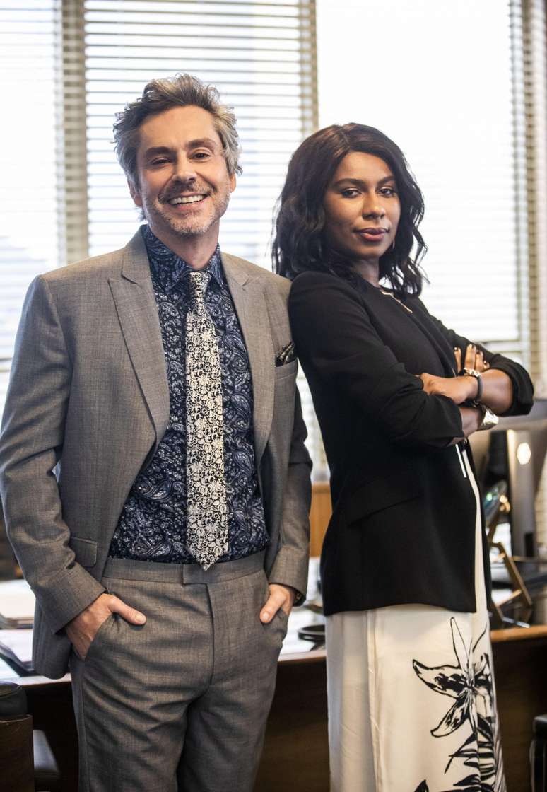 St&ecirc;nio (Alexandre nero) e La&iacute;s (Indira Nascimento (