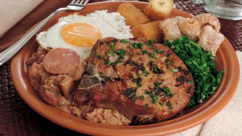 Virado a paulista, um prato completo e cheio de sabor que &eacute; a cara de S&atilde;o Paulo &ndash; Foto: Guia da Cozinha