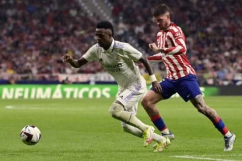 Vini Jr em ação contra o Atlético (Foto: JAVIER SORIANO / AFP)