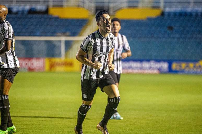 Guilherme Castilho comemora gol diante do Pacajus (Felipe Santos/Ceará SC)