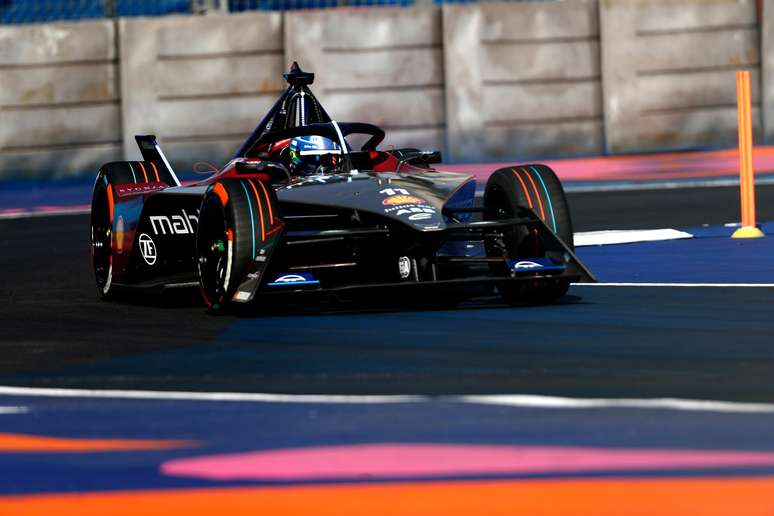 Pole na estreia da temporada, Di Grassi caiu nas quartas de final em Diriyah 