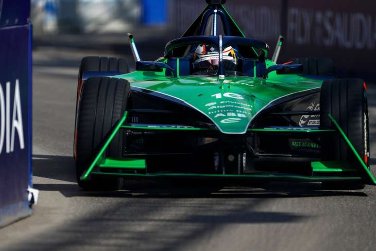 Buemi largou na pole, mas não teve ritmo suficiente para se segurar na zona do pódio 