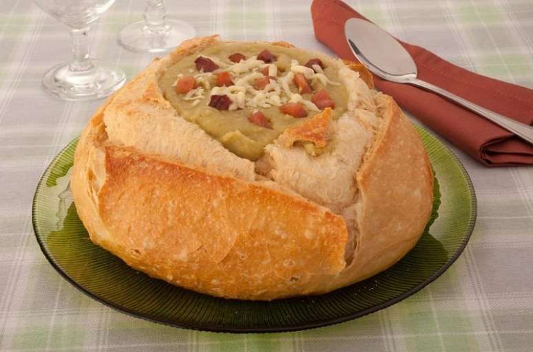 Creme de ervilha no pão – Foto: Guia da Cozinha